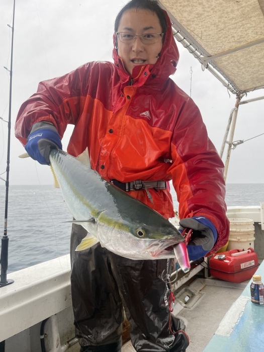 シケ前最後の鰤ジギング便 の写真