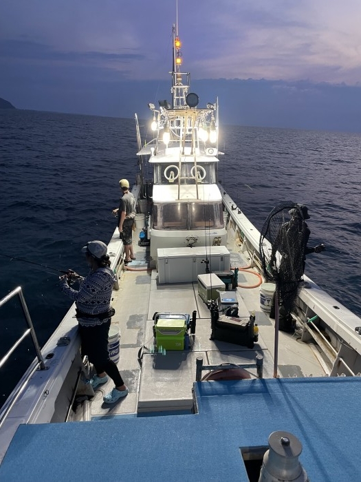 æ˜Žæ—¥ã¯èµ¤ãƒ ãƒ„ã‚¹ãƒ­ãƒ¼ã€å¤œã‚¤ã‚«ãƒ¡ã‚¿ãƒ«äºˆç´„å—ä»˜ä¸­ の写真